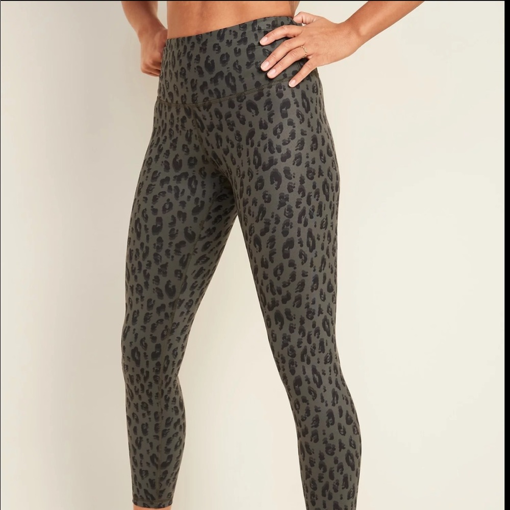 Green Cheetah Elevate Legging size medium